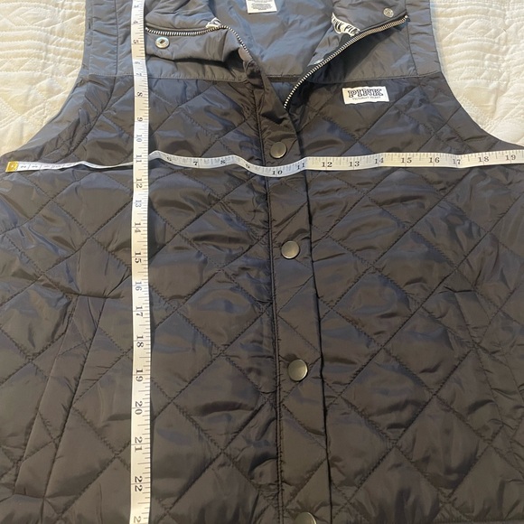 Bundle Victoria's Secret Puffer Vest & Tshirt. - Picture 7 of 11